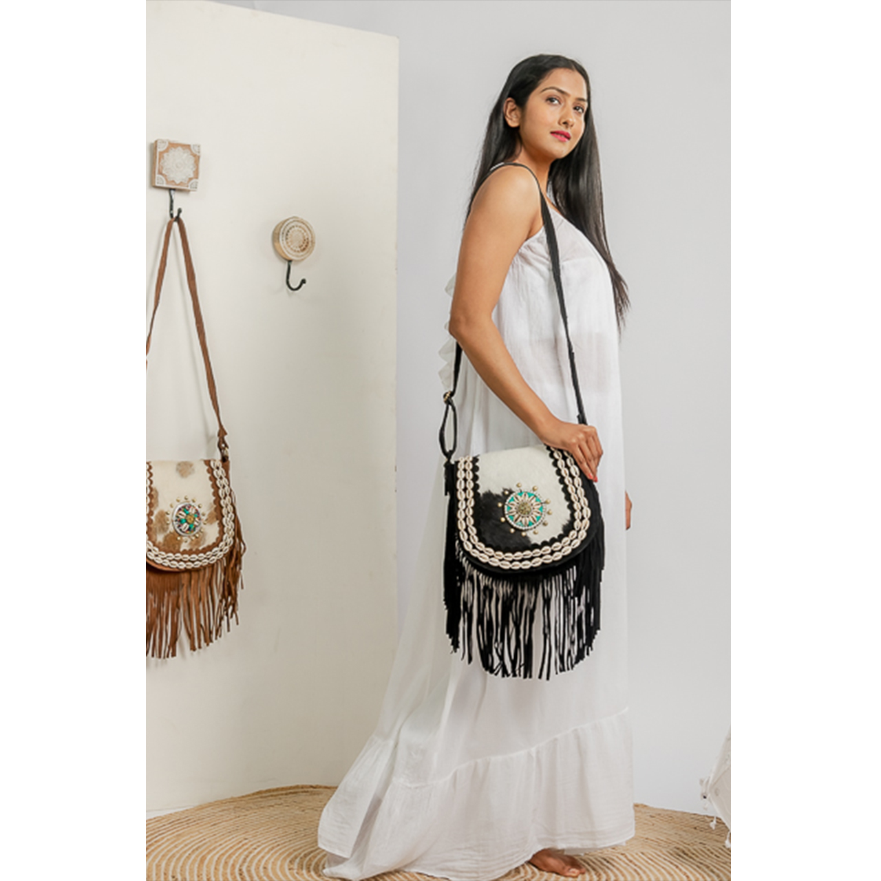 19077-1.jpg Natural Shell Cowhide Fringe Bag - Image 1